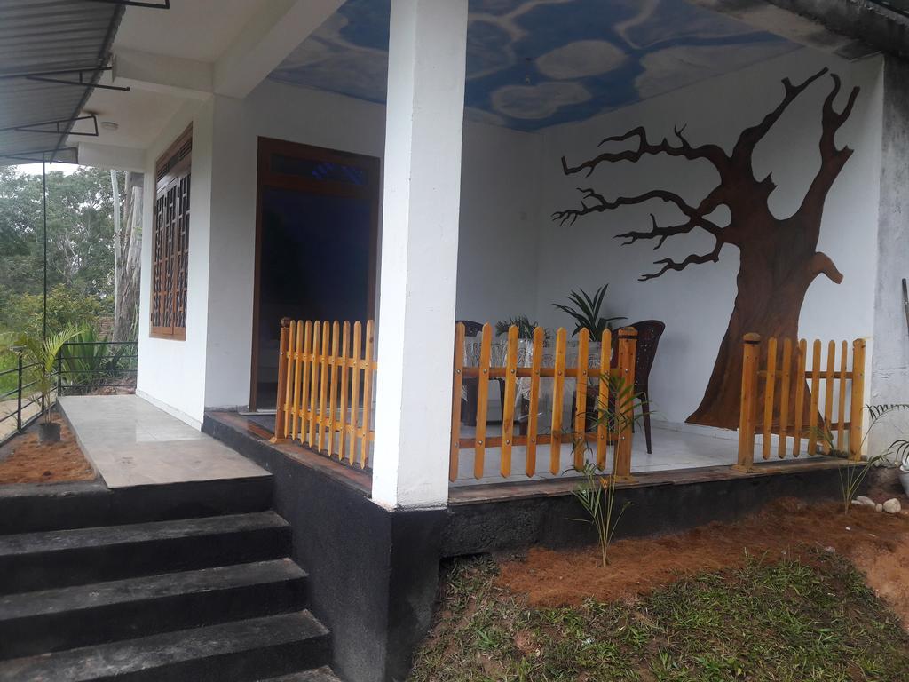 White Arcadia Cottage Ella Exterior photo
