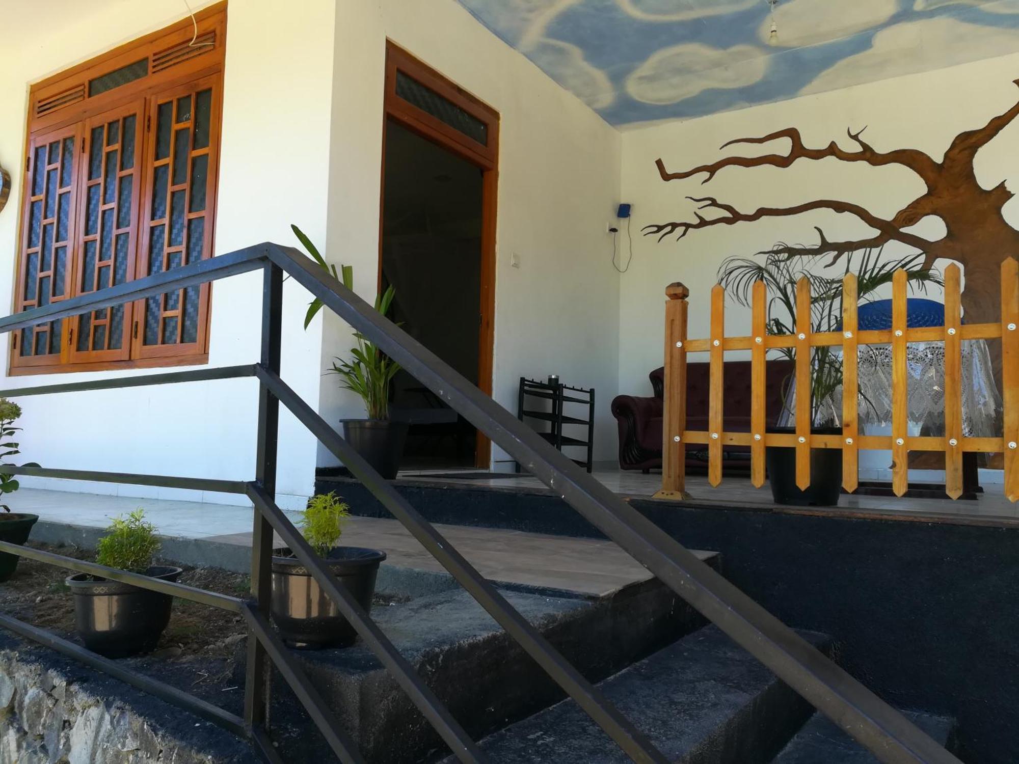 White Arcadia Cottage Ella Exterior photo